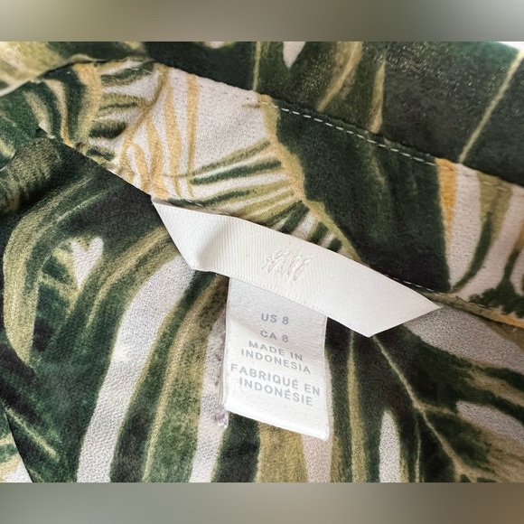H&M Green Leaf Sheer Collared Sleeveless Button-Up Blouse - Size 8 - Picture 6 of 13